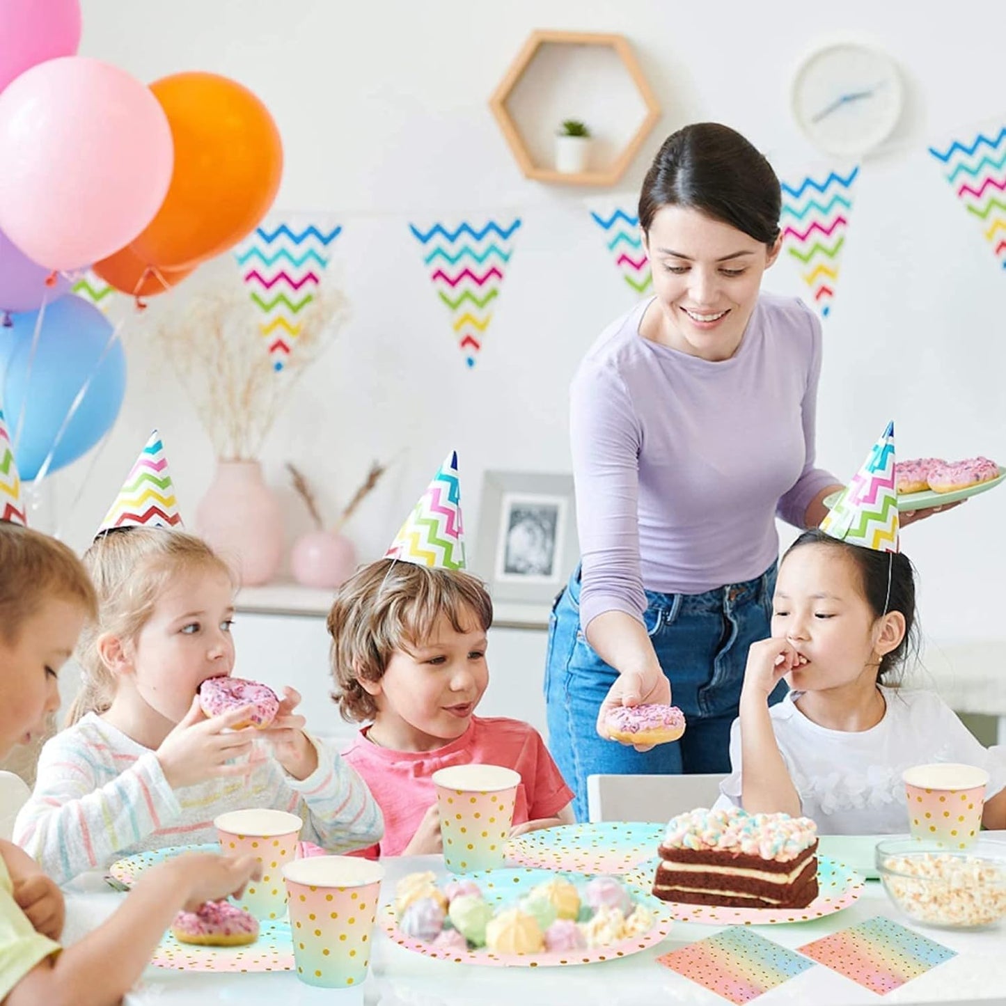 [MINSHI]121の誕生日パーティーの食器のパック、紙皿テーブルクロスプレートを含む子供の誕生日セットカップベビーシャワーの誕生日の結婚式のパーティーのためのナプキンストロー（24名様）